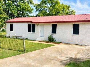 402 E Main St, Okolona, MS 38860
