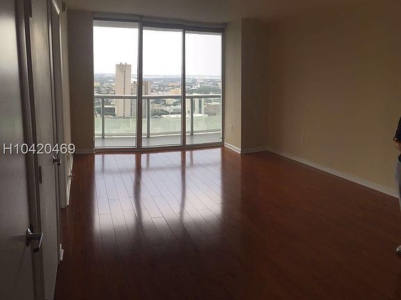 2nd image of 50 Biscayne Blvd 4605 #4605