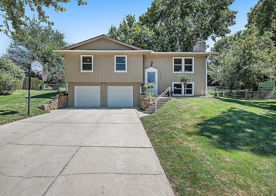 1st image of 15005 Westchester Cir