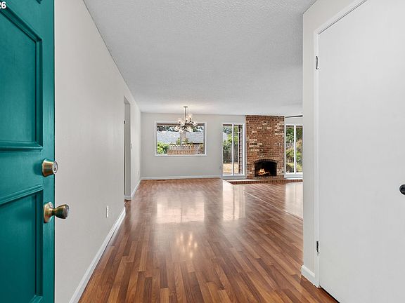 5th image of 12922 NE 19th St