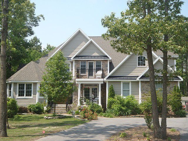 1st image of 415 N Creek Cir