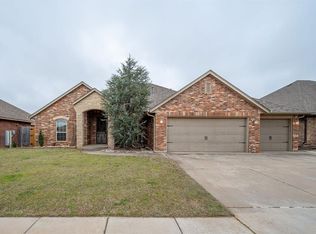 11212 SW 38th St, Mustang, OK 73064
