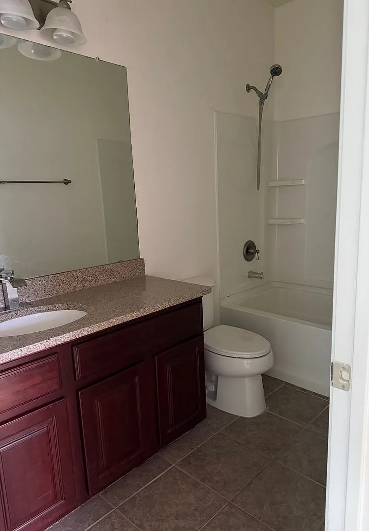 Fresh paint and flooring — Photo 4