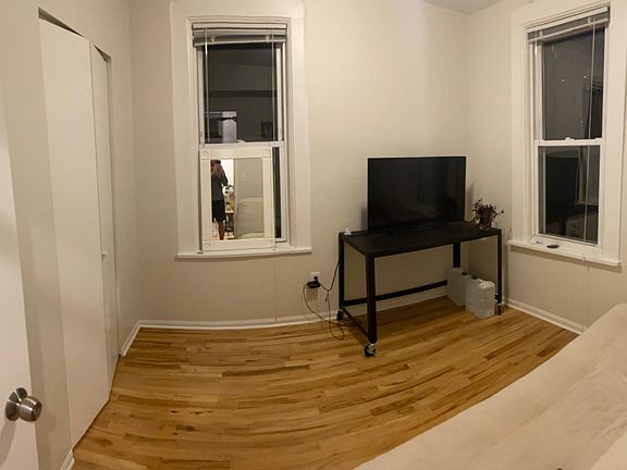 5th image of 1085 N Paulina St APT 3R