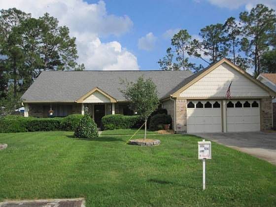 1st image of 120 Willow Wood Dr