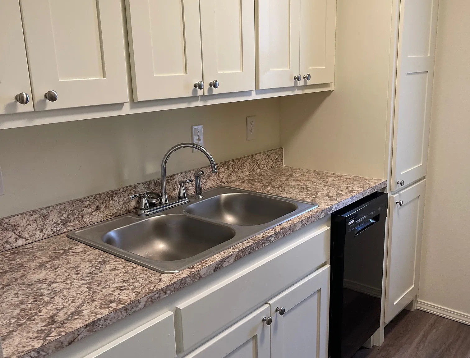 Greystone Apartments — Photo 2