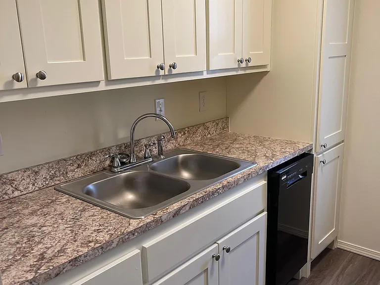 Greystone Apartments — Photo 2