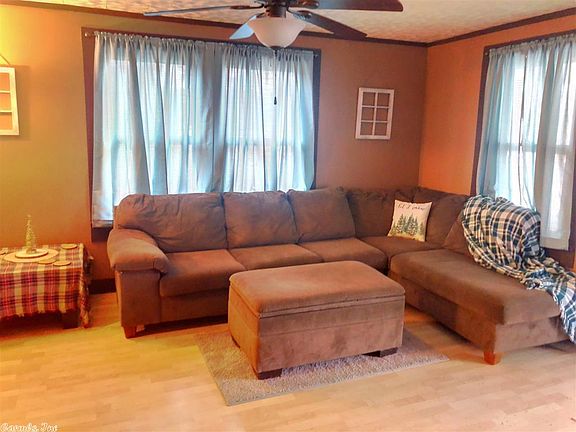 4th image of 301 Skorcz St