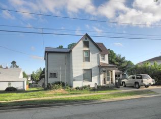 21 4th Ave NE, Waukon, IA 52172