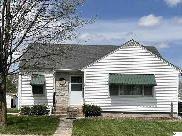 207 W Cedar St, Coleridge, NE 68727