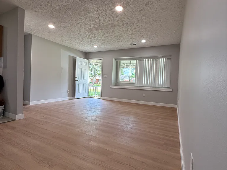 228 Balsam Ct — Photo 3