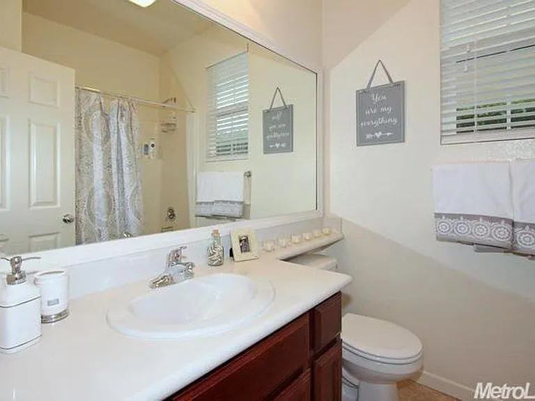 2264 Ellesmere Loop — Photo 6