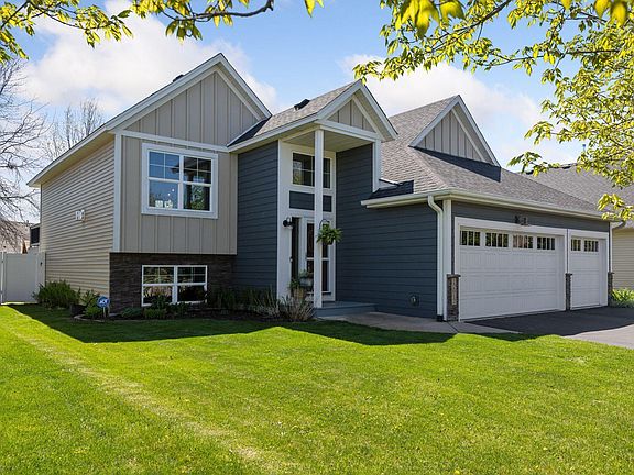 5th image of 12012 Urbank Cir NE