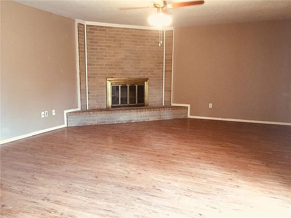 3rd image of 4807 Pennridge Ln