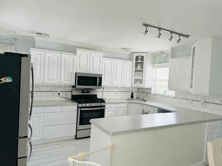 768 John Carroll Ln — Photo 1