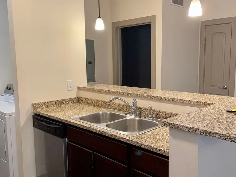 631 N College Ave — Photo 13