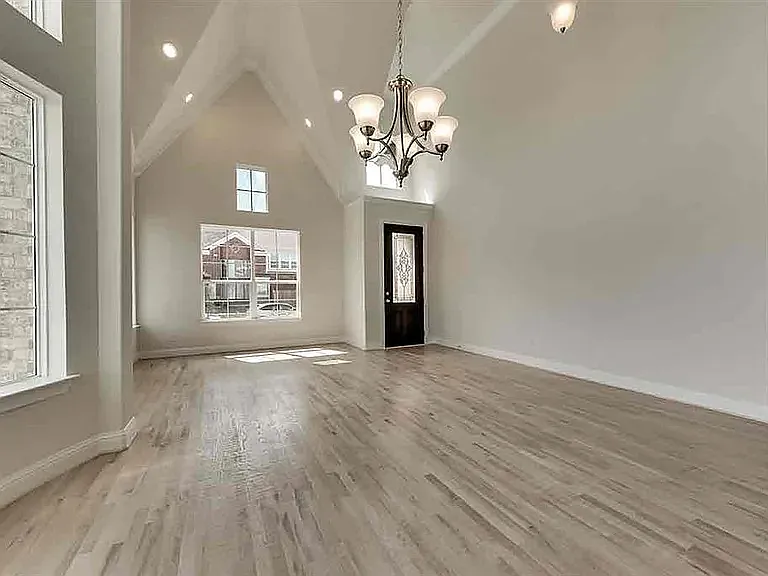 4737 Mulholland Dr — Photo 4