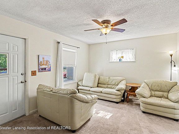 2nd image of 704 Kenwood Ave