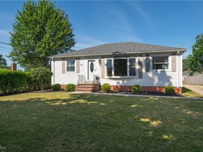 7600 Malibu Dr, Parma, OH, 44130