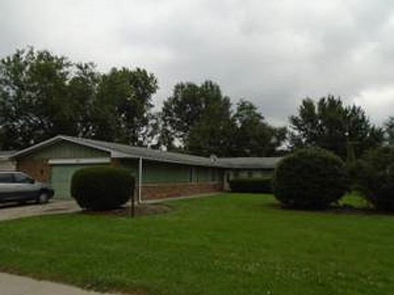 2nd image of 1202 Lake Forest Dr APT B