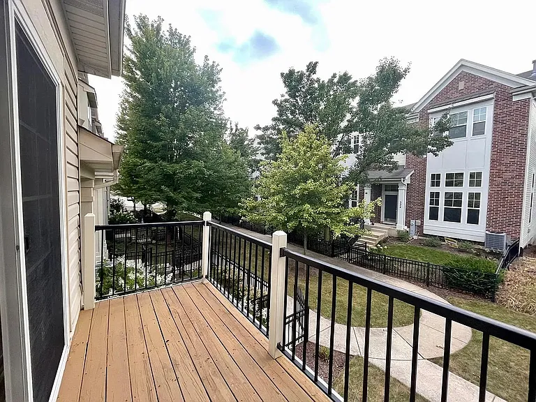 526 Grosvenor Ln — Photo 26