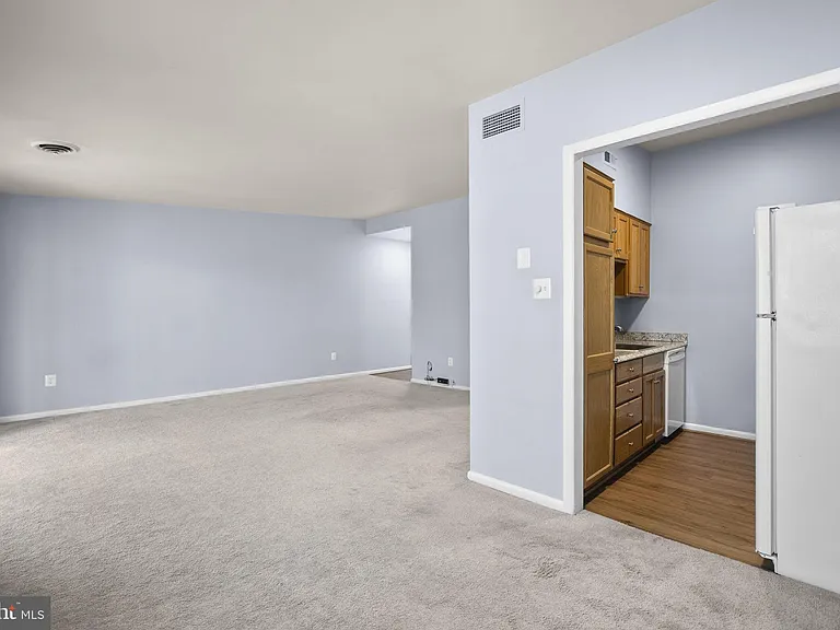 10320 Rockville Pike #401 — Photo 12