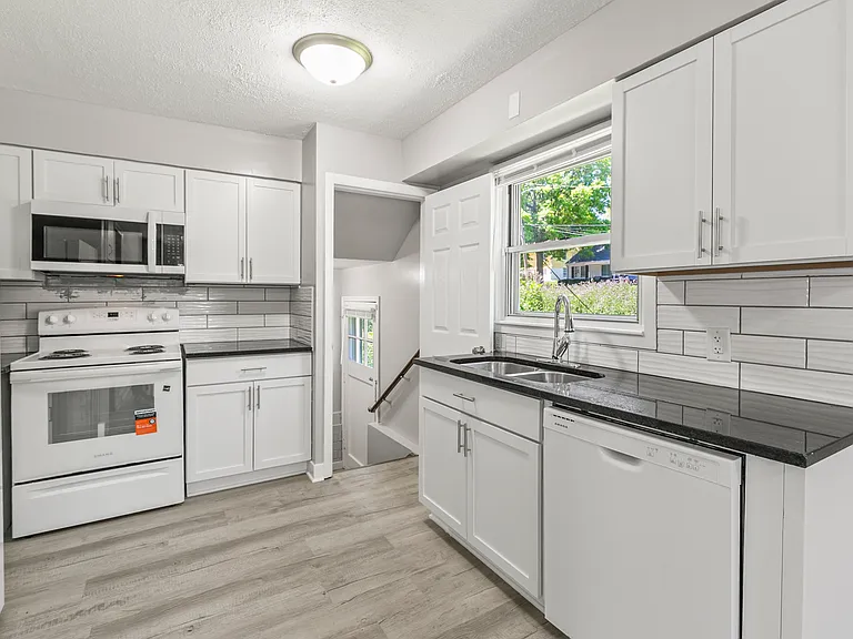 3704 Arbor St — Photo 5
