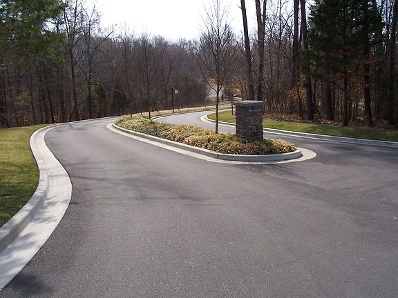 4th image of 1009 Founders Ln