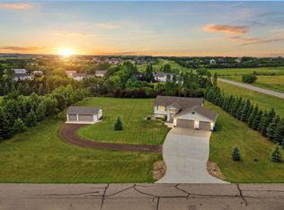 7020 Endicott Dr, Bismarck, ND 58503