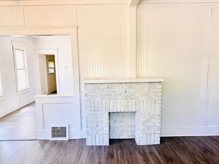924 Ansel Rd — Photo 3