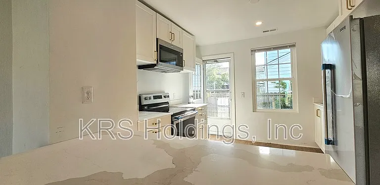 1267 Little Bay Ave — Photo 5
