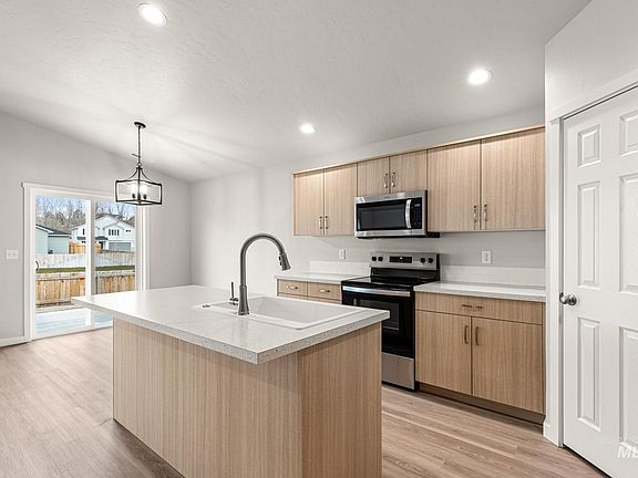 4th image of 1608 Sunday Riv