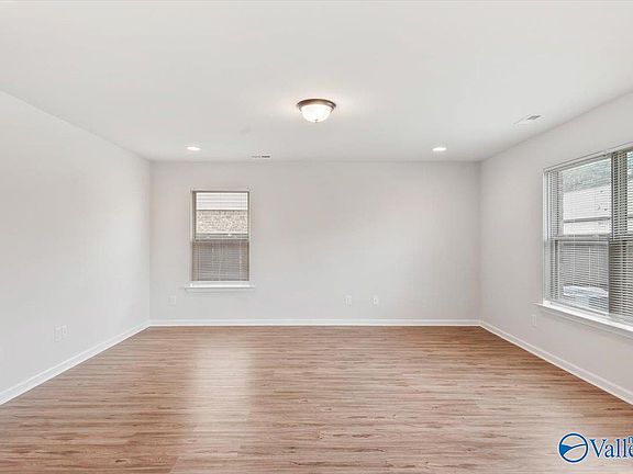 3rd image of 221 Hydra Cir