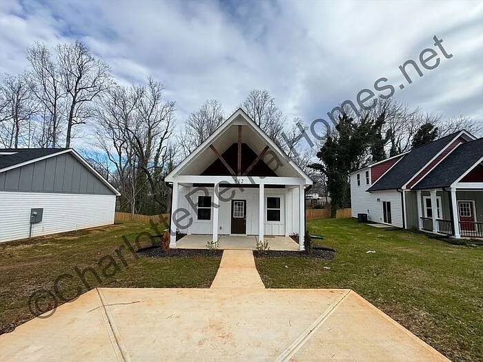 512 N Mulberry St — Photo 1