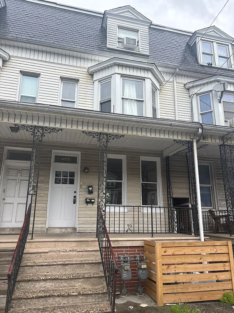 1 Bedroom Apartment Available Now Section 8 Accepted! — Photo 1