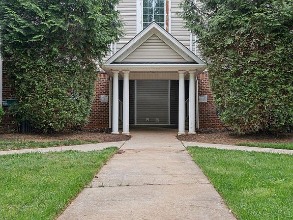 3rd image of 623 Wyndhurst Dr Unit 210