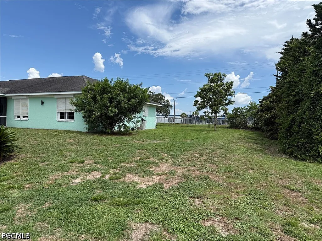 6 bed, 3.0 bath, 2100 sqft, $2,800 — Photo 2