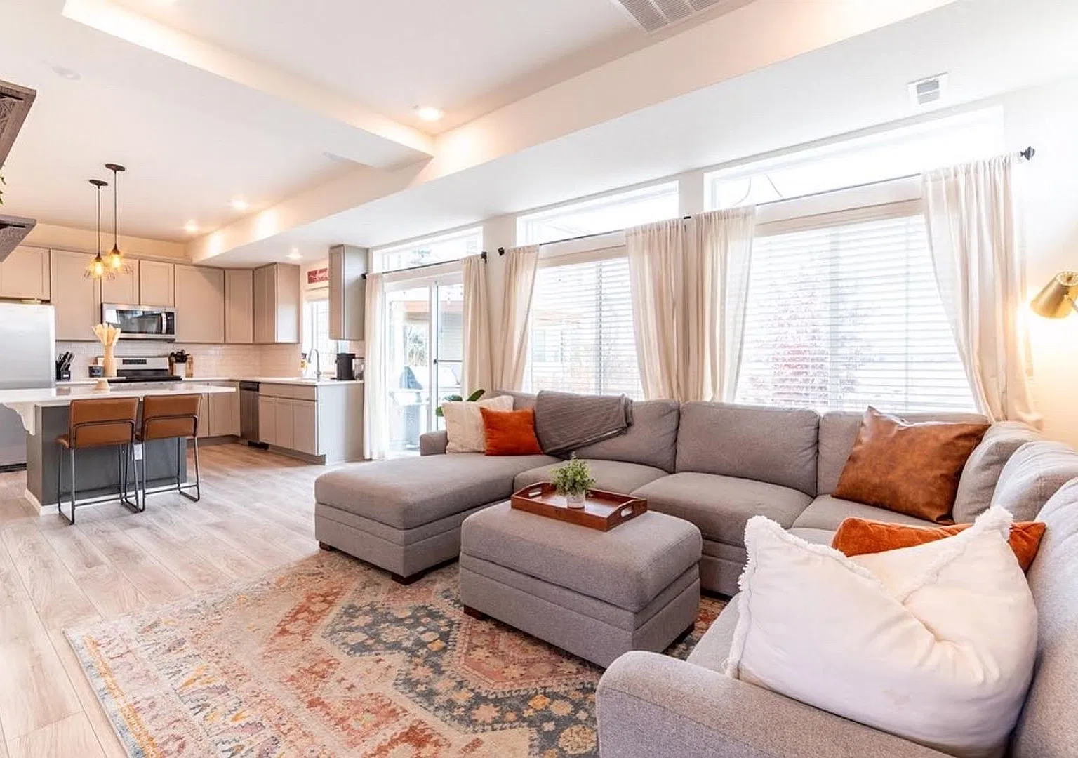 Sprawling Modern 3BR, 3BA Townhome w/ Patio & Beautiful Open Space Views — Photo 3