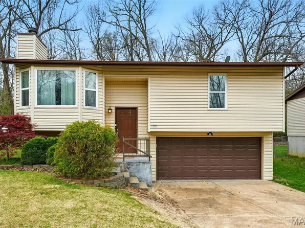 1121 New Towne Rd, Arnold, MO 63010