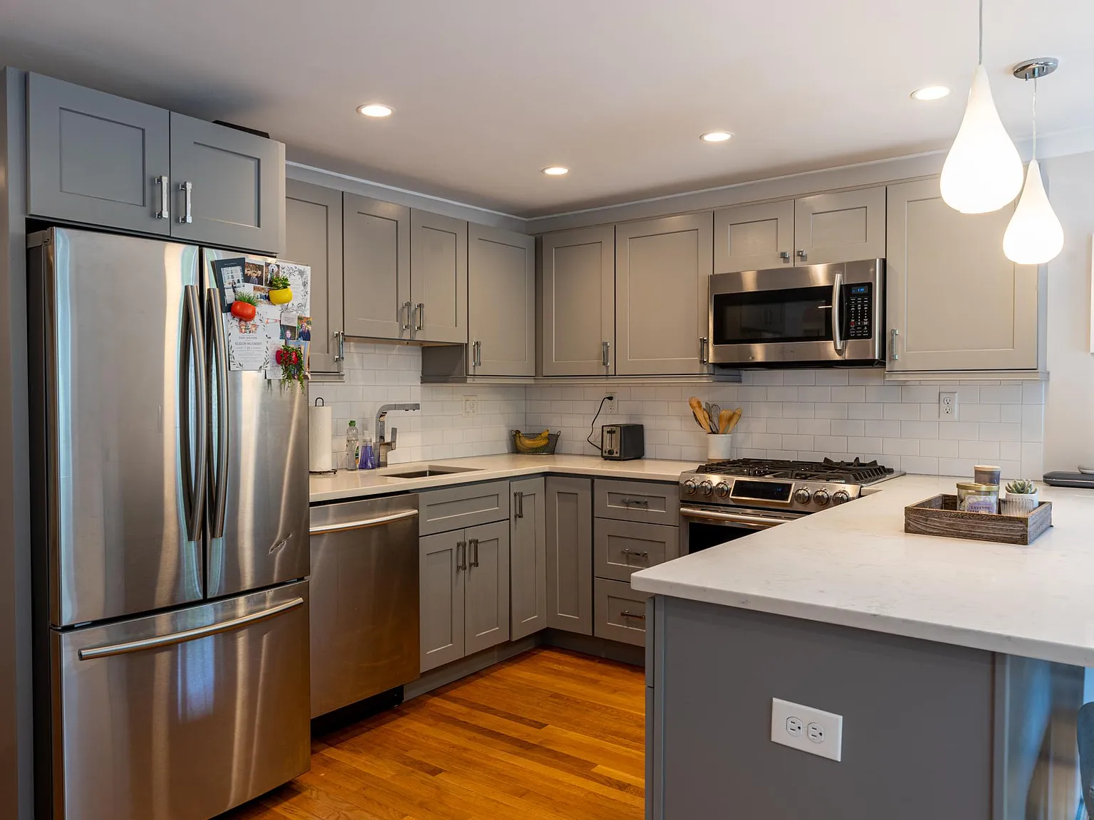 3 bed, 9999 sqft, $3,800 — Photo 3