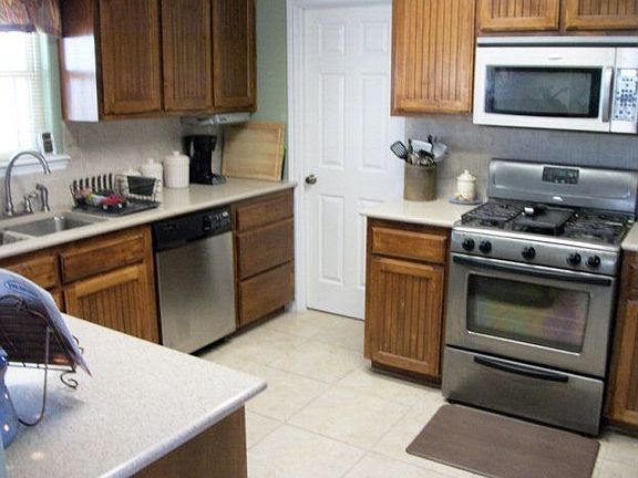 3rd image of 380 Bayview Dr