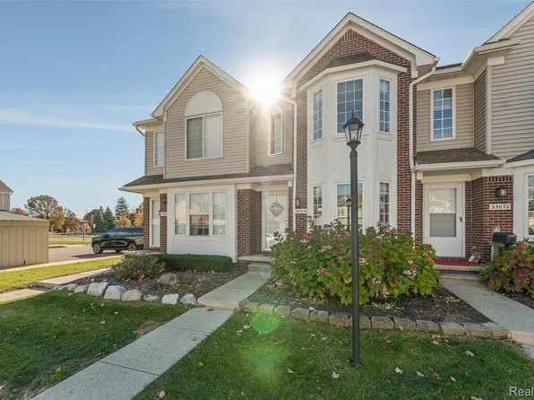 35074 Windsor Dr, New Baltimore, MI 48047