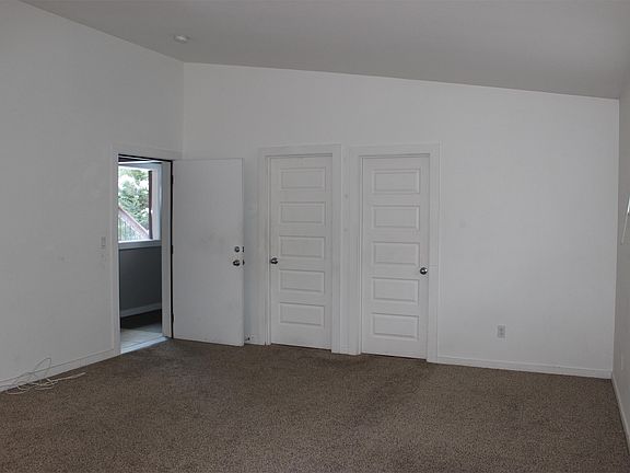 4th image of 19895 Alderwood Cir