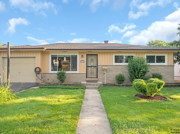 2016 Irving Pkwy, Waukegan, IL 60087