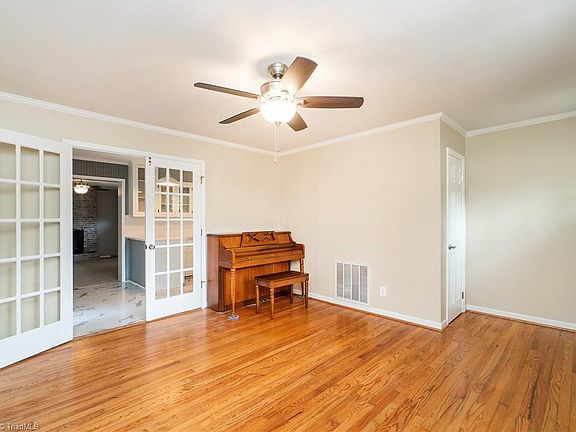 4th image of 2231 Lacy St