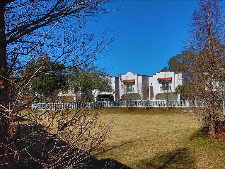 3617 Bay Heights Way — Photo 3