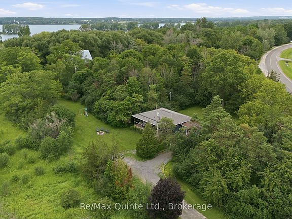 4th image of 6 Grays Ln