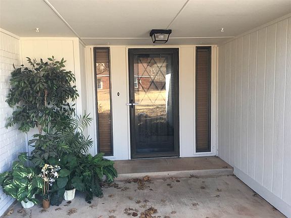 2nd image of 1802 N Wildwood Dr