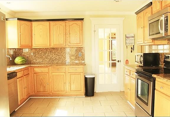 5th image of 3833 Shannon Dr