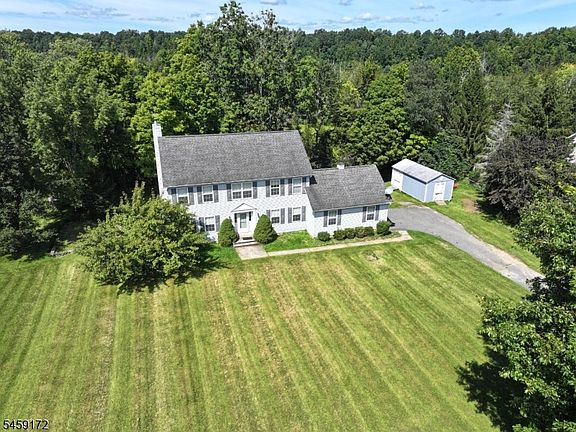 2nd image of 31 Summit Rd